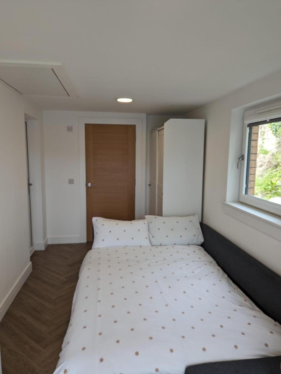 En-Suite Double Room With Private Entrance Единбург Екстер'єр фото